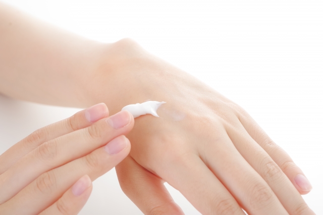 【美肌コラム更新しました】乳液やクリームを重ねても乾く理由・実は「化粧水選び」が合っていないのかもしれません